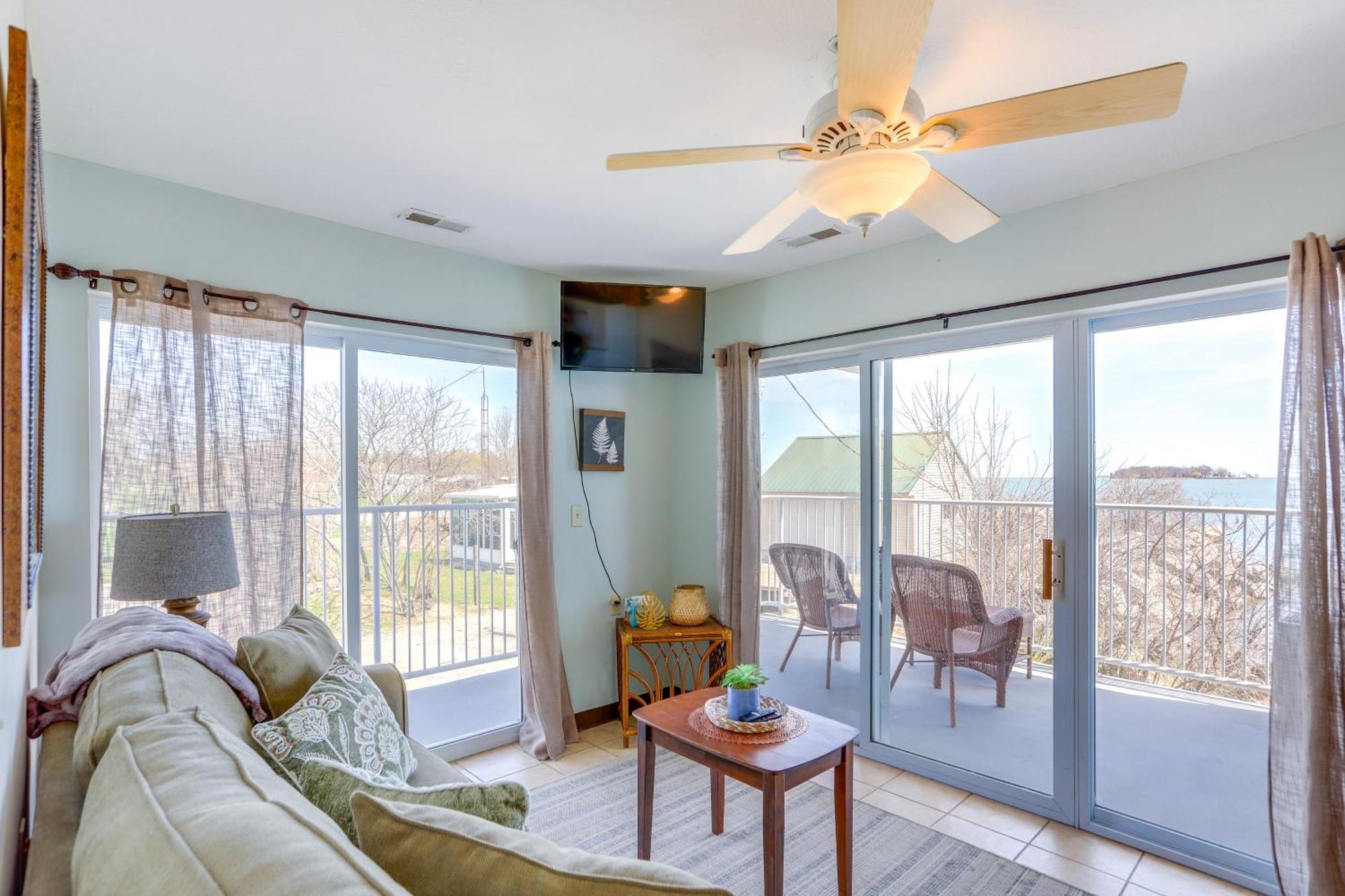 Appartamento Waterfront Bass Island Retreat With Balcony And Tv Put-in-Bay Esterno foto
