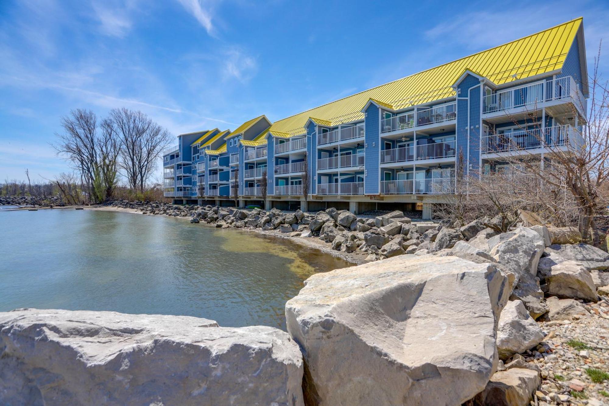Appartamento Waterfront Bass Island Retreat With Balcony And Tv Put-in-Bay Esterno foto