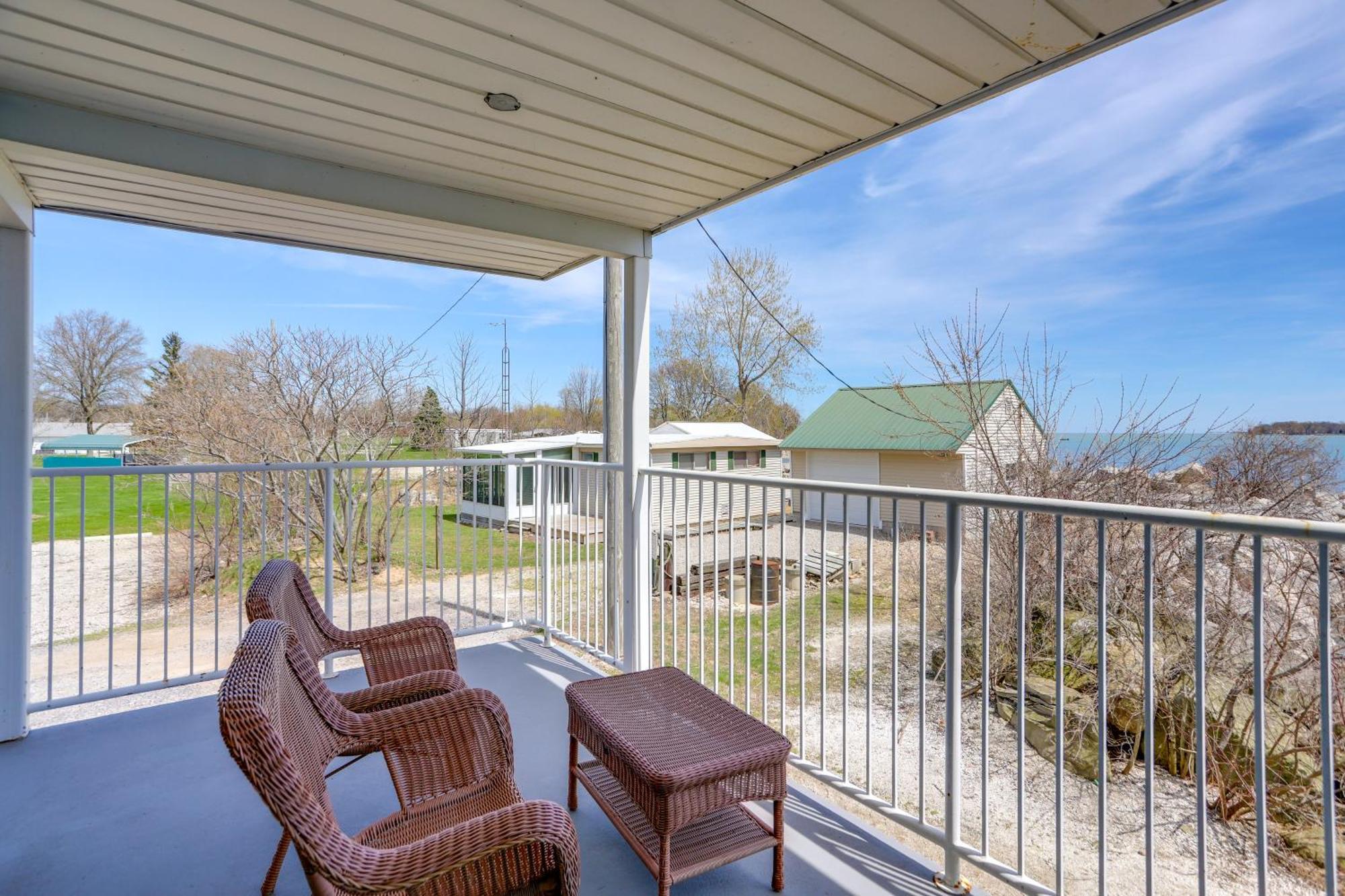Appartamento Waterfront Bass Island Retreat With Balcony And Tv Put-in-Bay Esterno foto